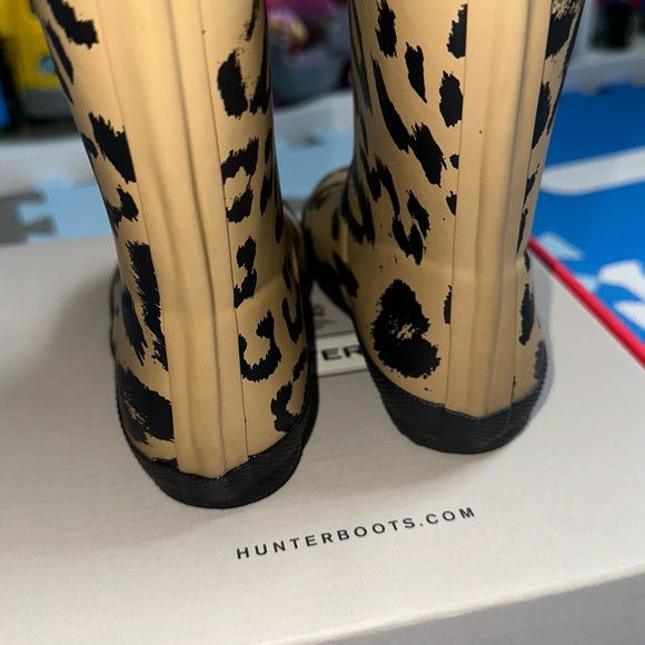 Hunter - Picture 3 of 11